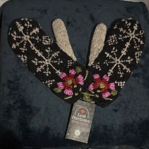 Lost Horizons Black and Gray Floral Mittens